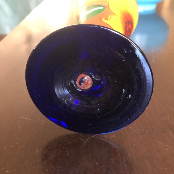 Colored glass hand painted vase - Picture 6 of 8